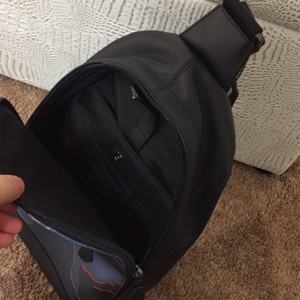 New Coach Men’s Charles pack shoulder bag - Picture 5 of 6